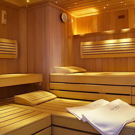 Eden Au Hotell