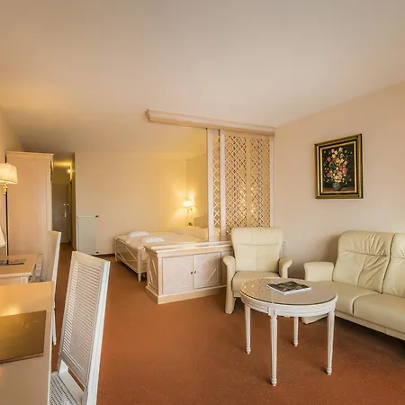 Eden Au Hotell 4*